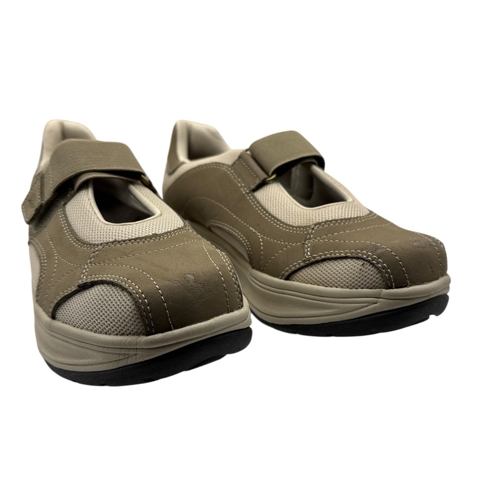 Easy Spirit Brown and Cream Sneakers